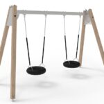 Huskestativ med limtrestolper og 2 bildekkseter