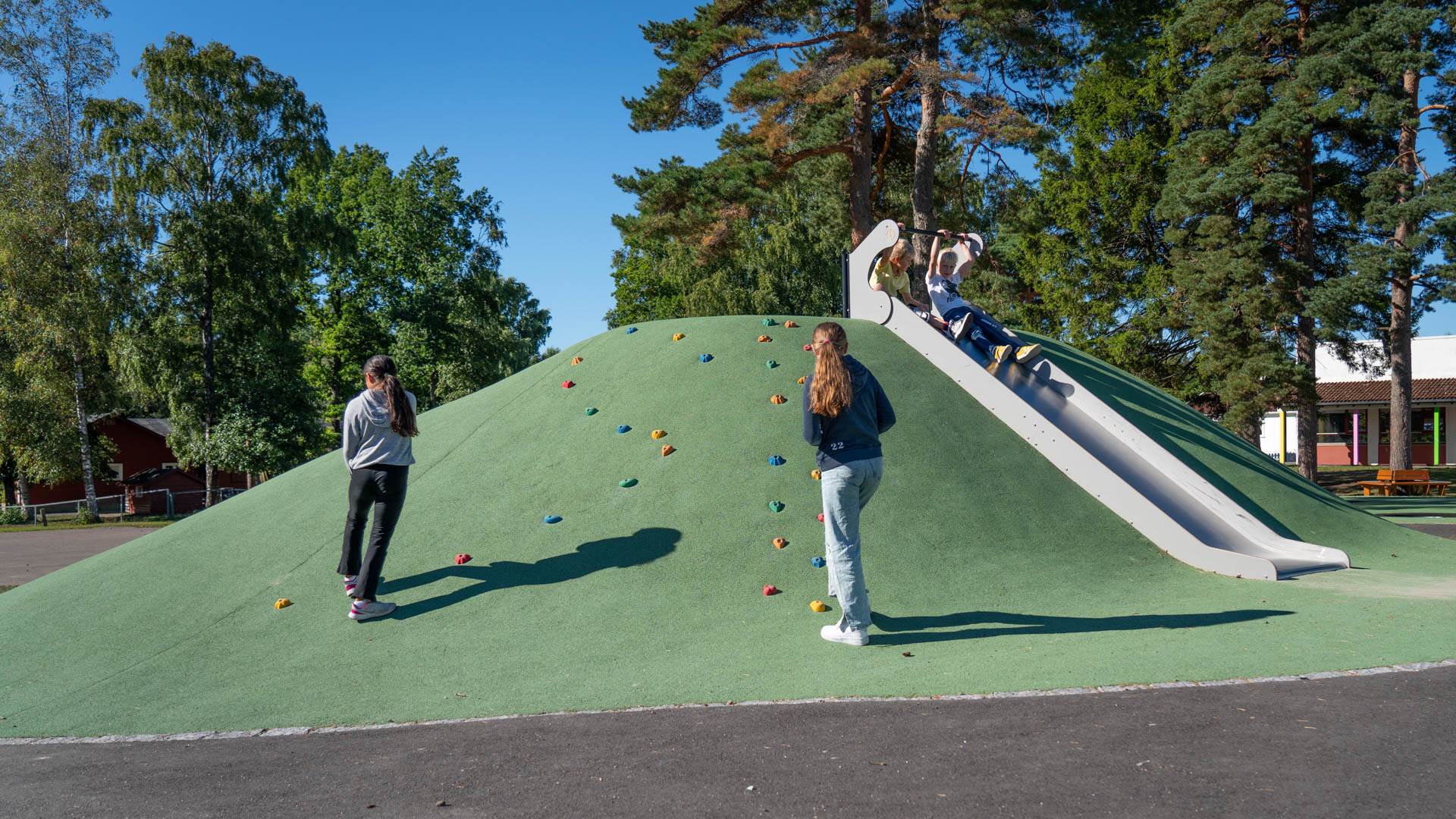 Lekeapparater til skolegård