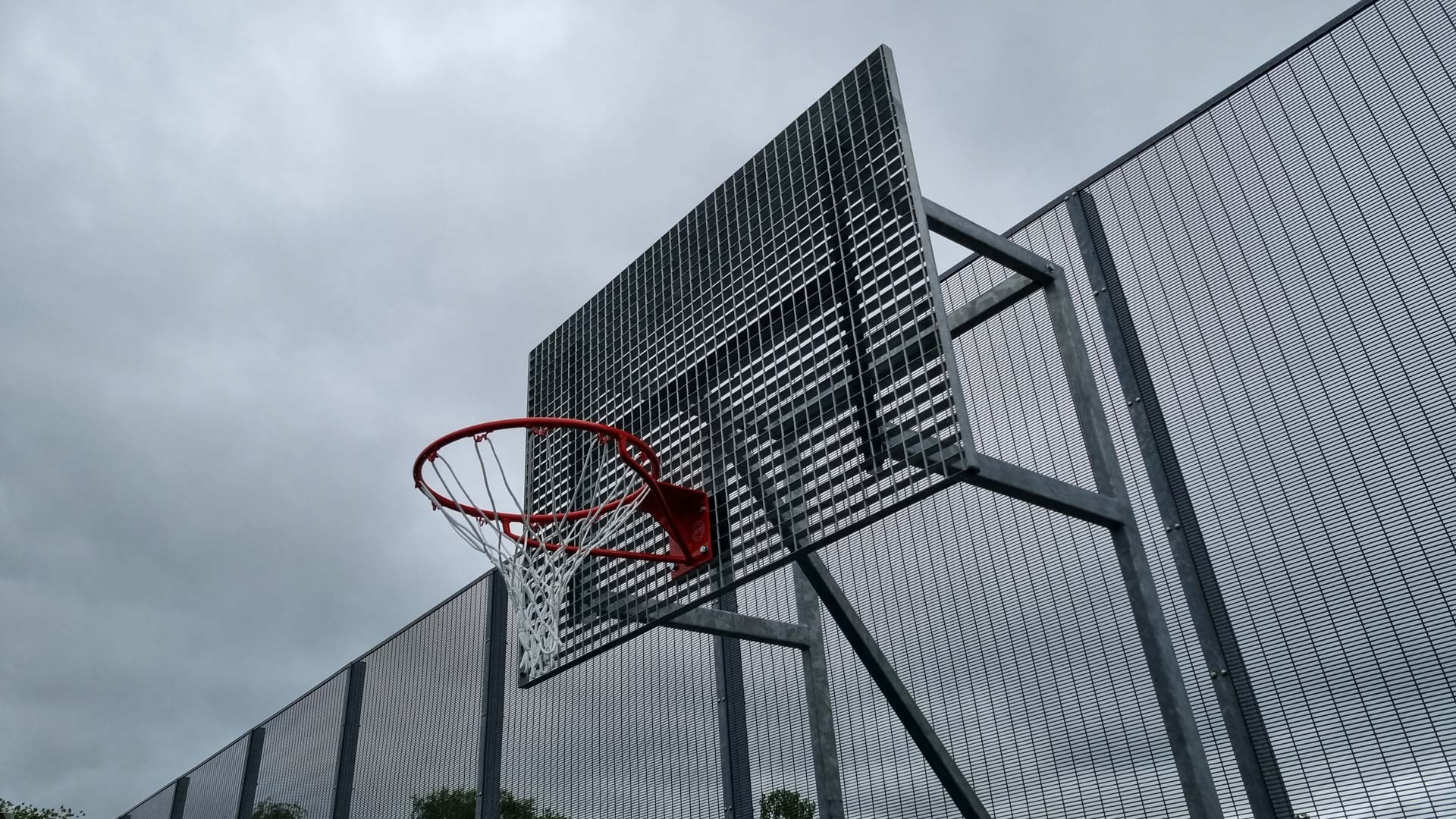 Basketkurv i stål